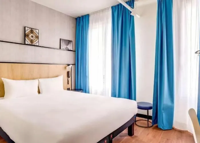 Ibis Daumesnil Porte Doree Hotel