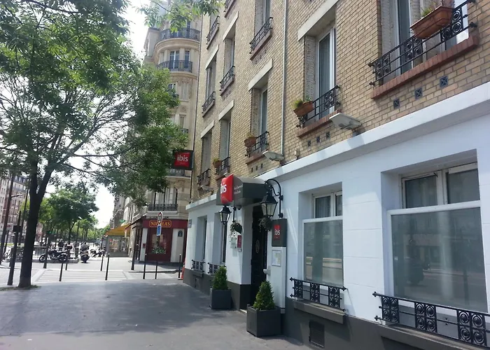 Ibis Daumesnil Porte Doree Hotel