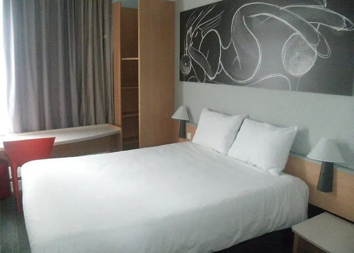 Ibis Daumesnil Porte Doree Hotel
